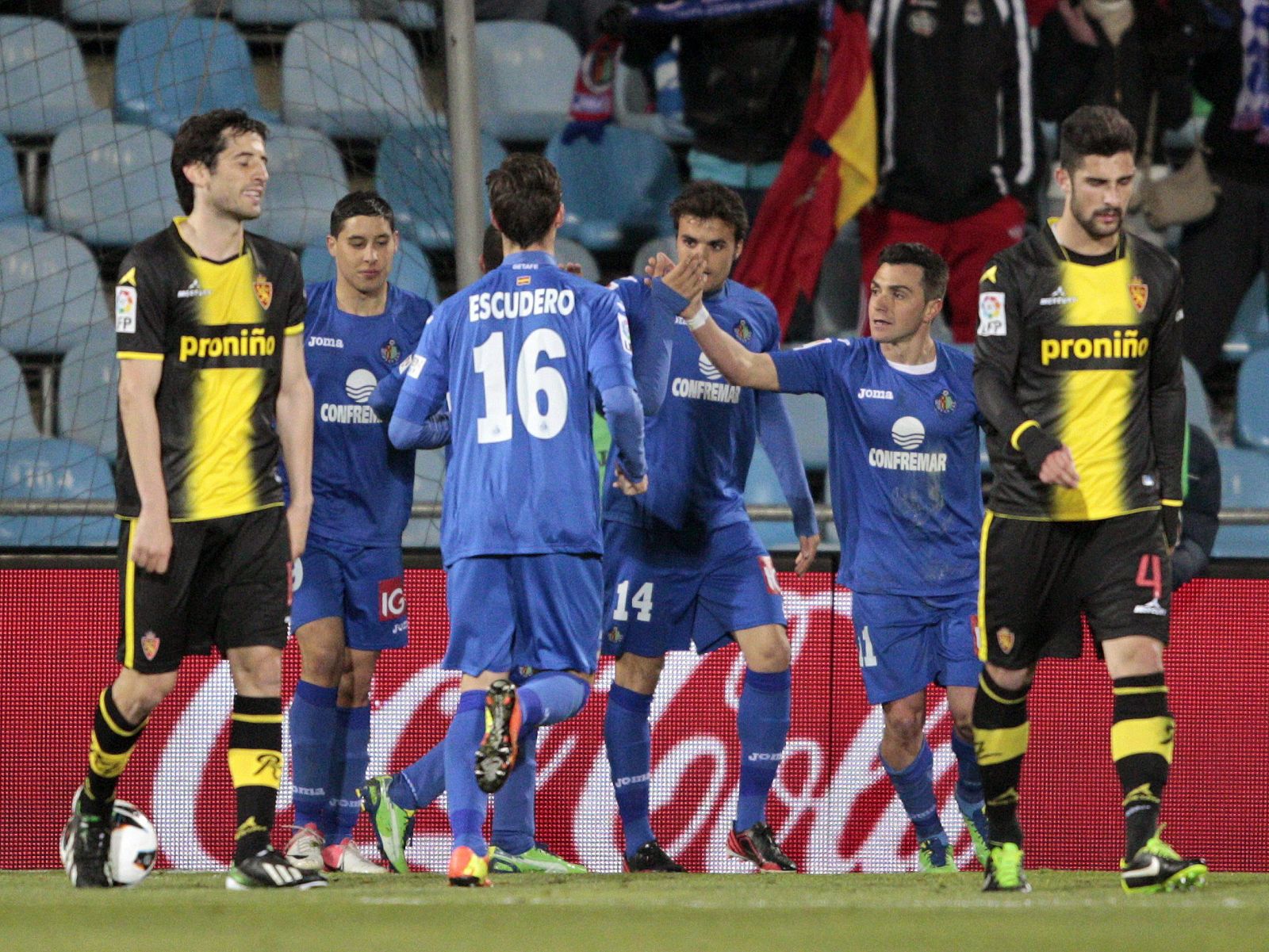 Los jugadores del Getafe celebran el gol marcado por Colunga.