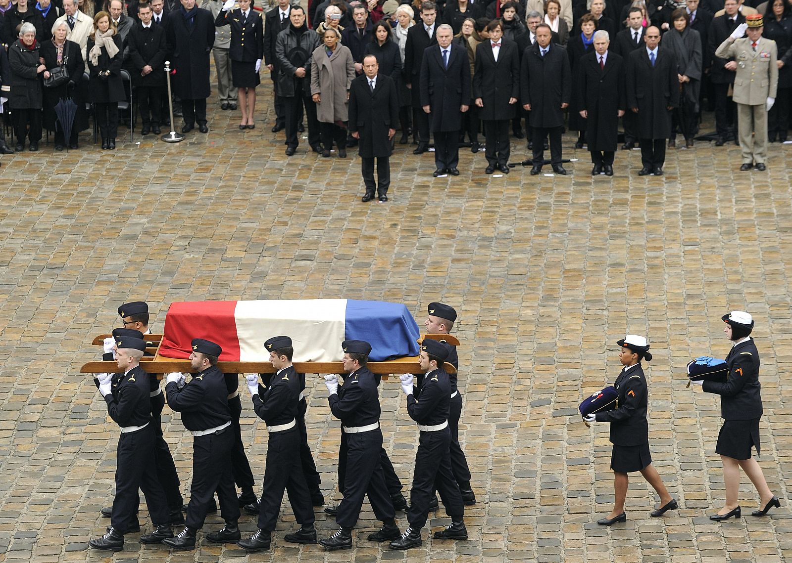 FRANCIA RINDE UN ÚLTIMO HOMENAJE A HESSEL, CON HONORES MILITARES