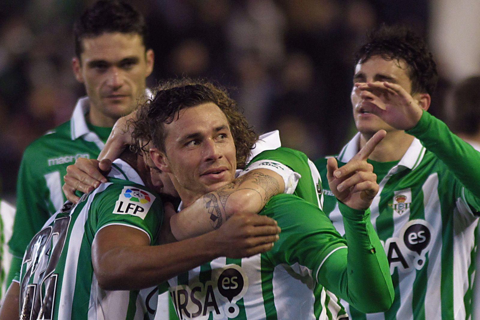 El centrocampista del Real Betis, Rubén Castro, celebra su gol, segundo del equipo.