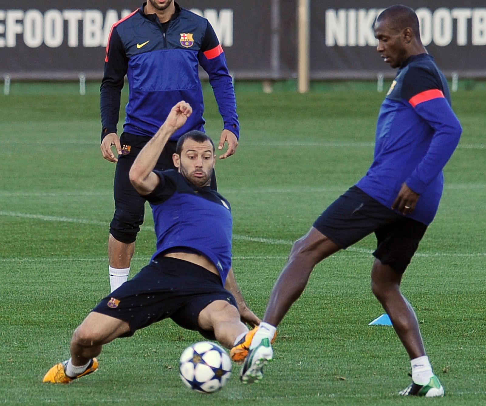 El francés del FC Barcelona, Eric Abidal, en un entrenamiento  reciente