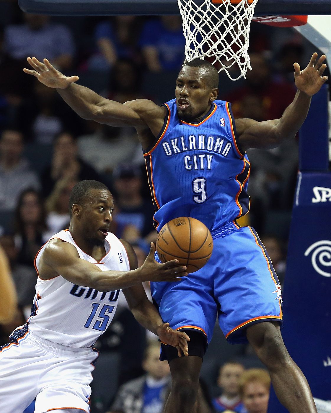 Serge Ibaka, ala-pívot de los Oklahoma City Thunder