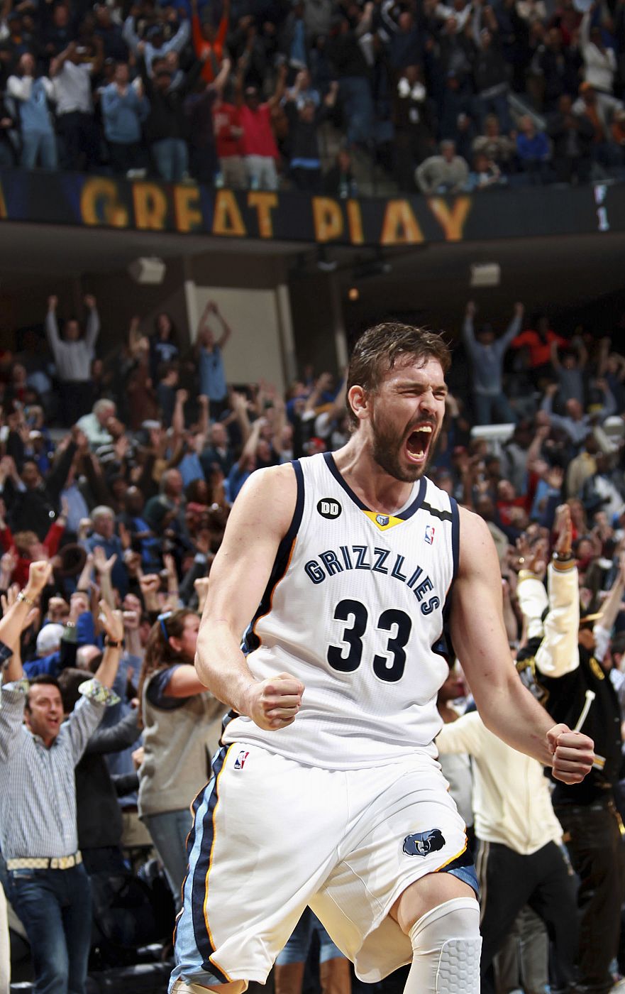 Marc Gasol, de los Memphis Grizzlies, celebra su victoria sobre los Thunder