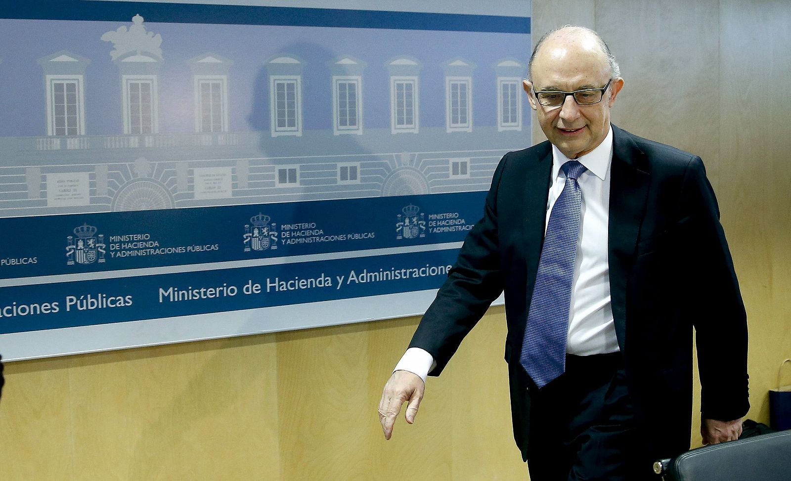 El ministro de Hacienda y Administraciones Públicas, Cristóbal Montoro, a su llegada a la reunión del Consejo de Política Fiscal y Financiera