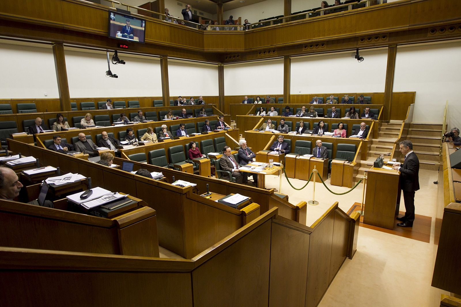 El parlamento vasco aprueba la ponencia para la paz y la convivencia