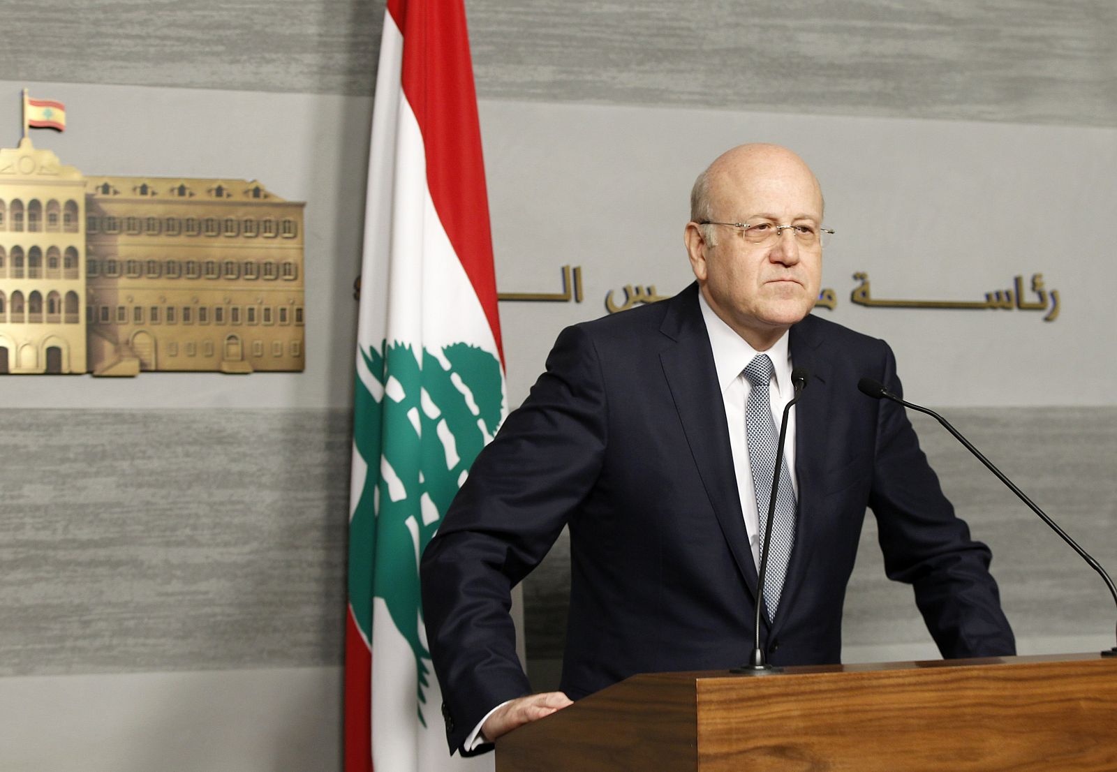 Najib Mikati anunciando su dimisión.