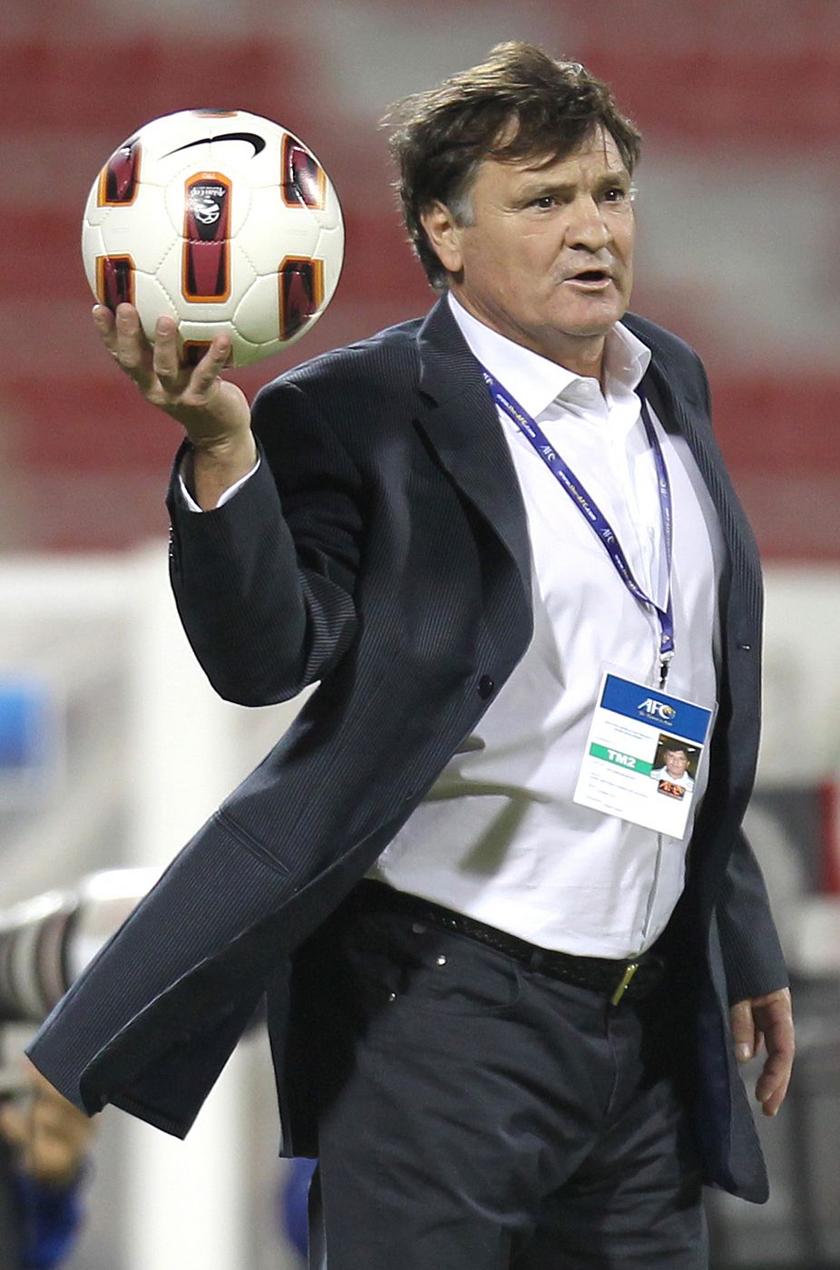 El español José Antonio Camacho durante un partido con la selección de China