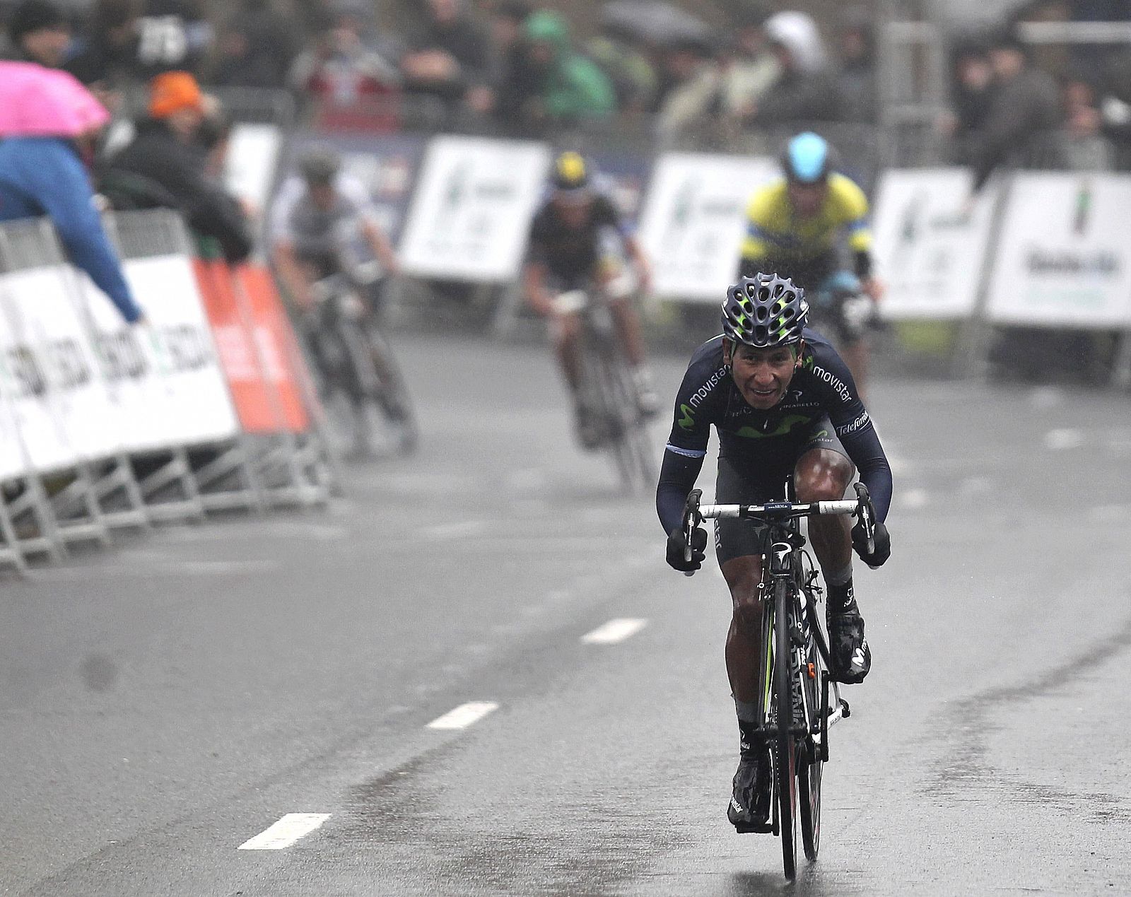 El corredor colombiano Nairo Quintana (Movistar) se impone vencedor en la cuarta etapa