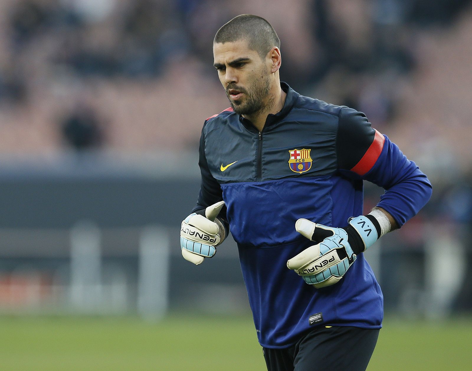 Víctor Valdés, en un entrenamiento con el FC Barcelona