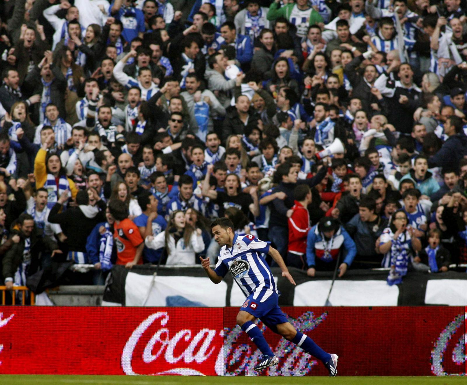 El centrocampista del Deportivo Bruno Gama celebra el gol marcado ante el Zaragoza