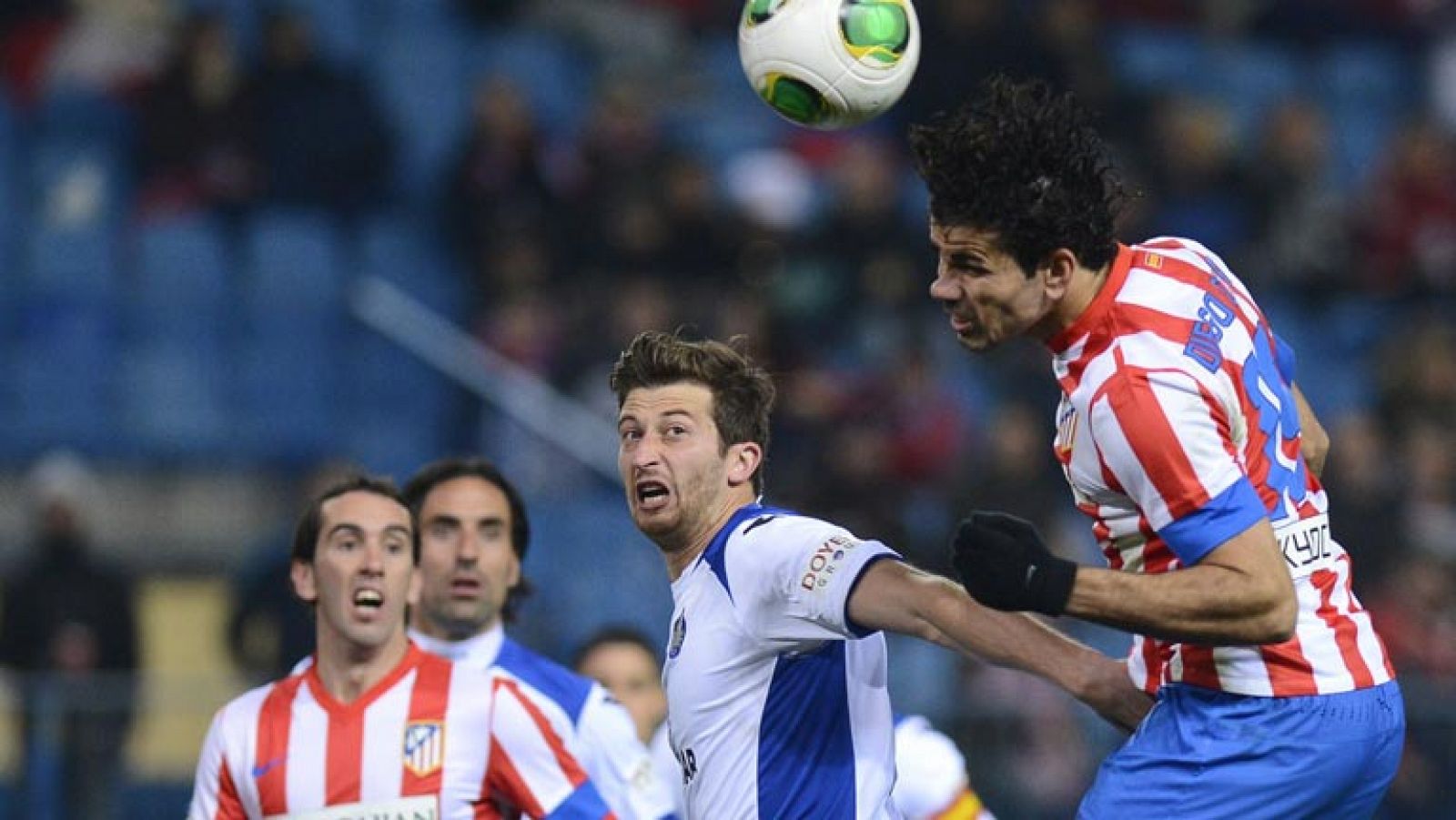 Diego Costa remata en un Atlético-Getafe de esta temporada en Copa