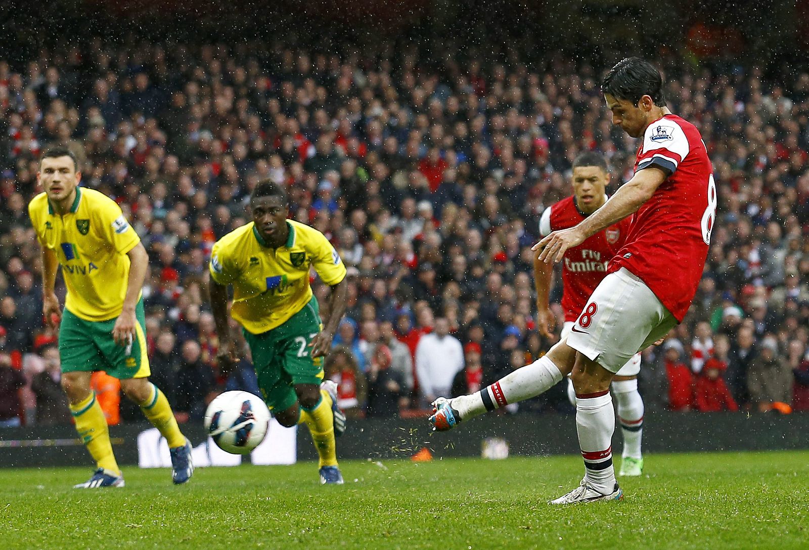 Arteta marca el empate a uno de penalti ante el Norwich