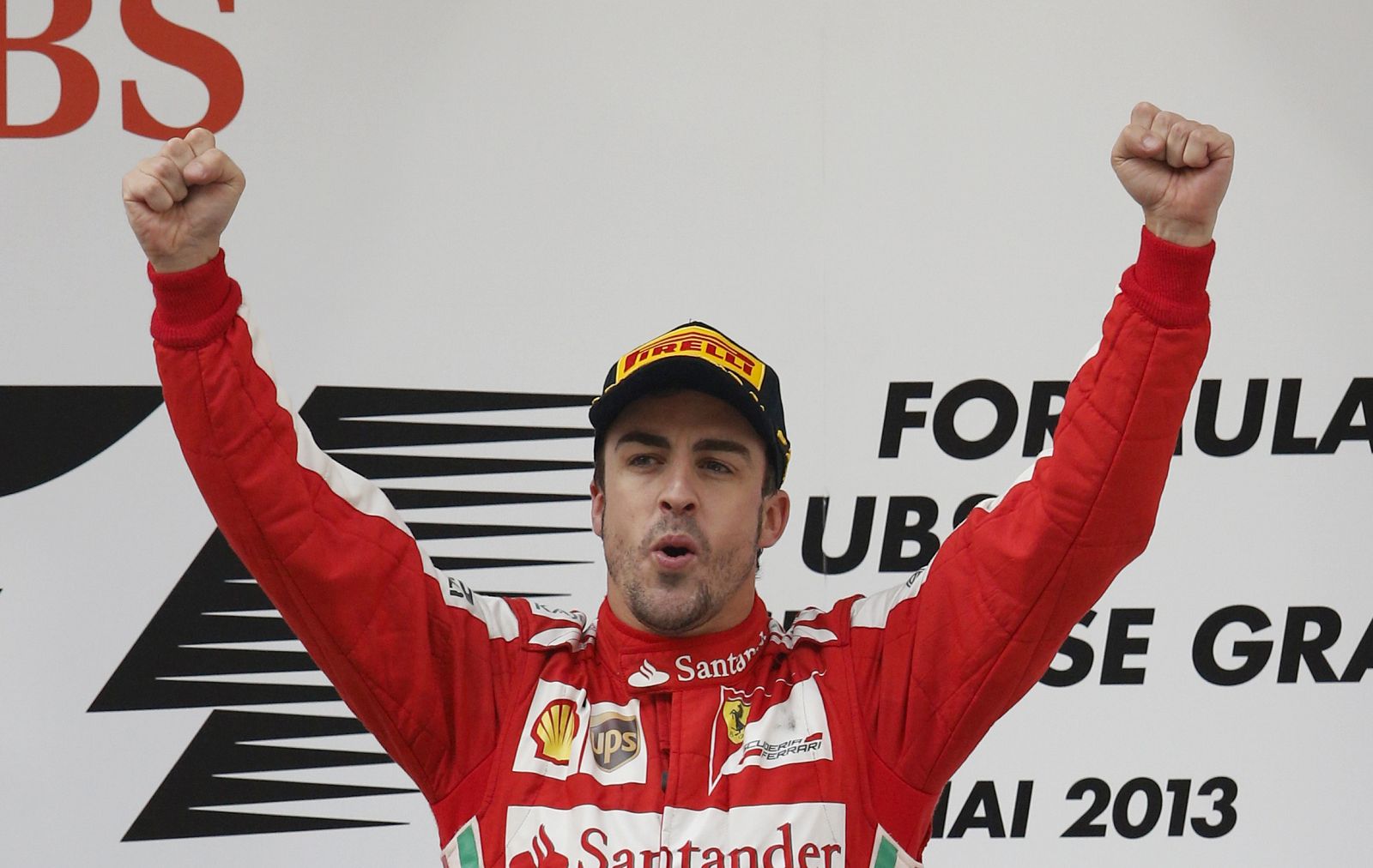 El español Fernando Alonso celebra su victoria en el GP de China