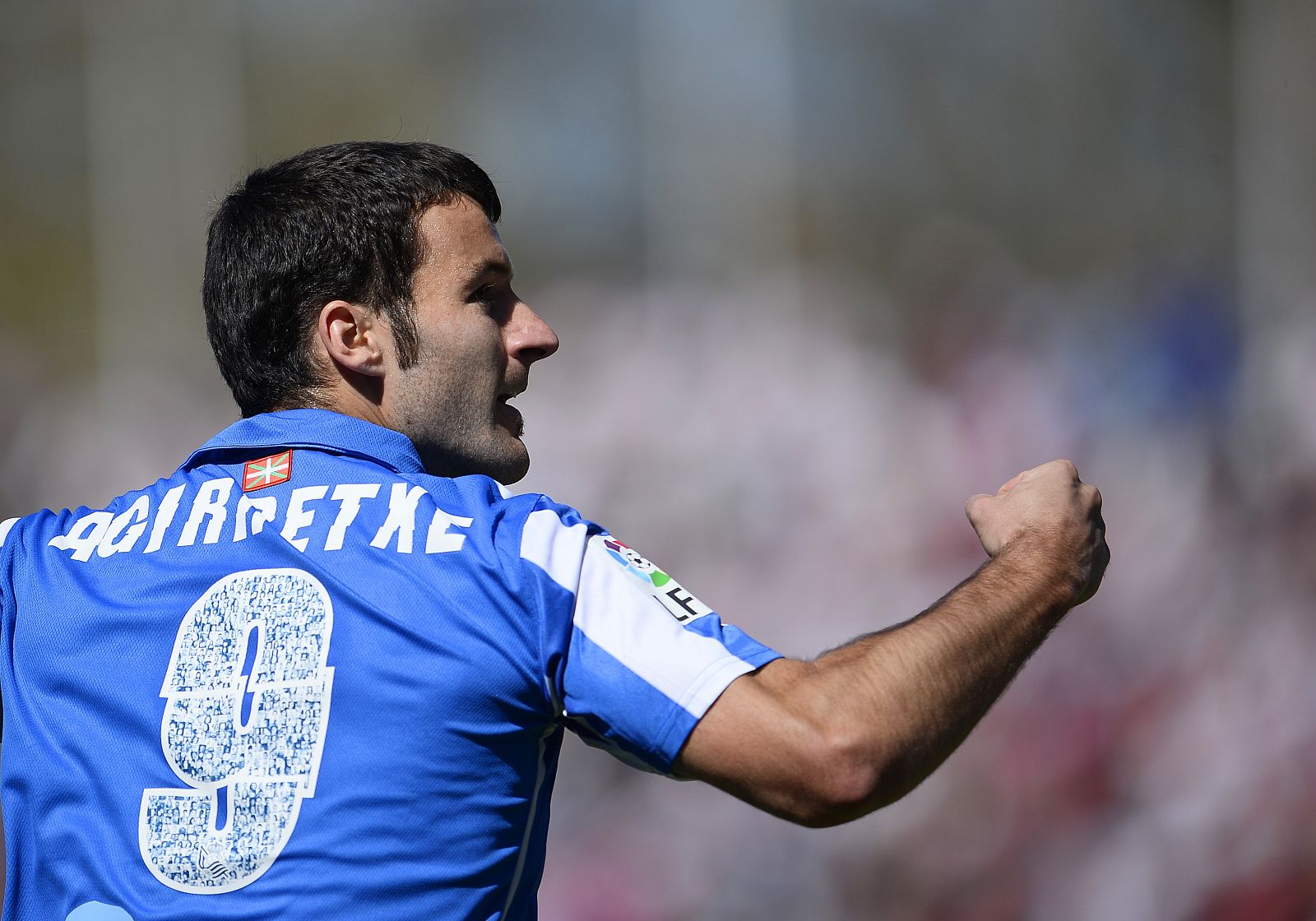 Imanol Agirretxe celebra uno de sus dos goles frente al Rayo