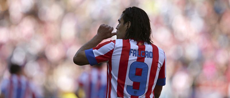 El delantero colombiano del Atlético de Madrid Radamel Falcao celebra el gol.