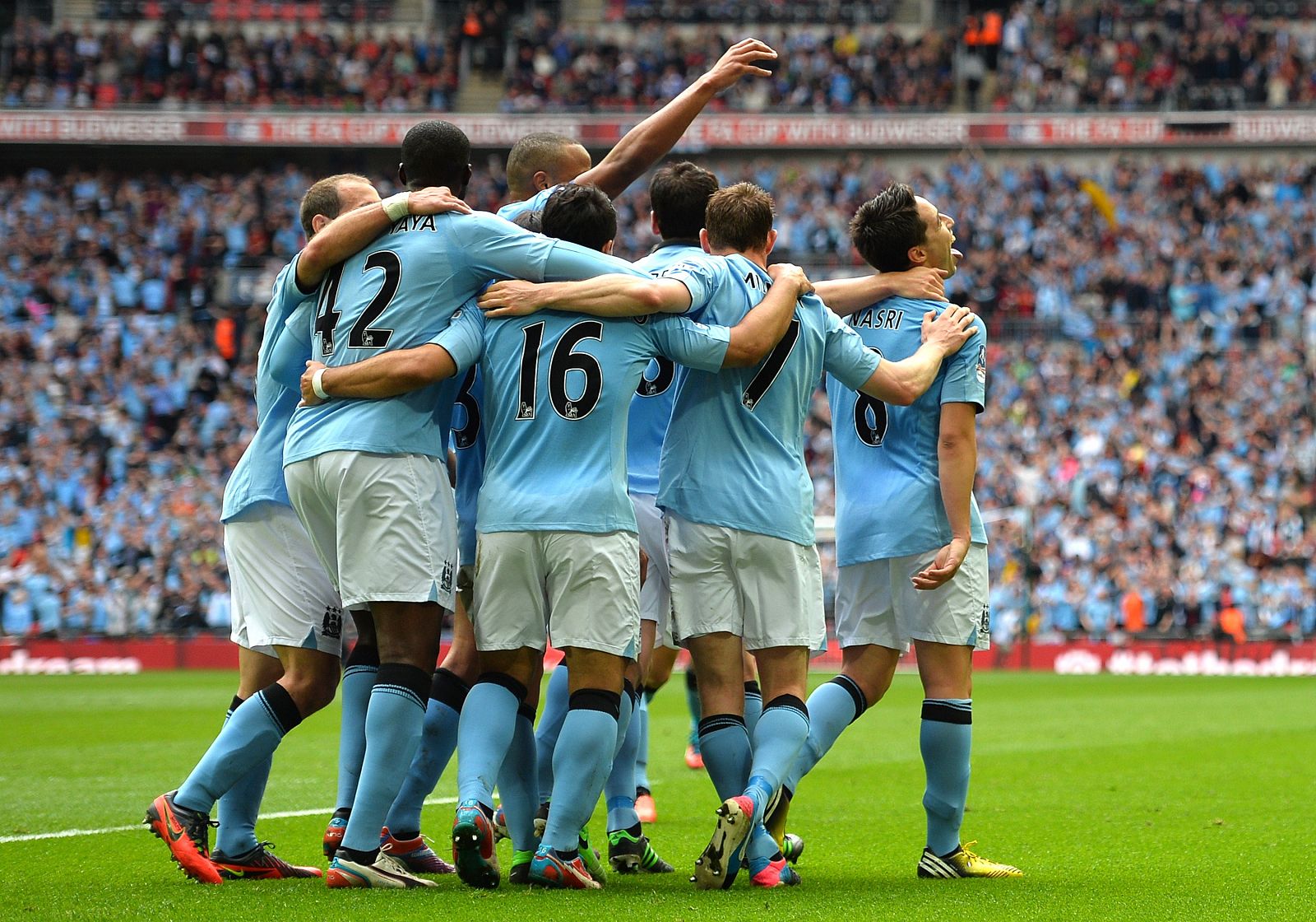 Los jugadores del City celebran el gol de Nasri.