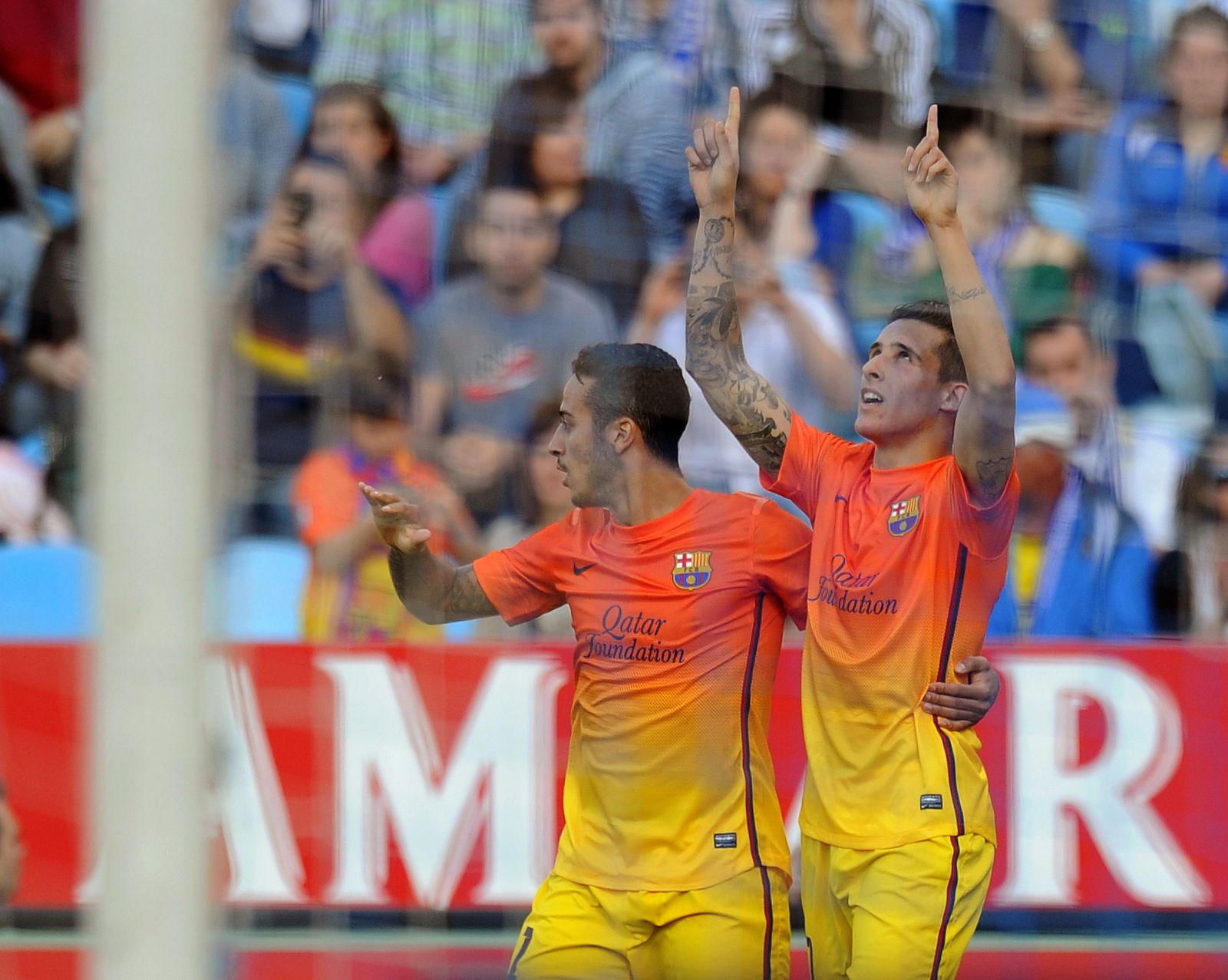 Tello y Thiago celebran el tercer gol