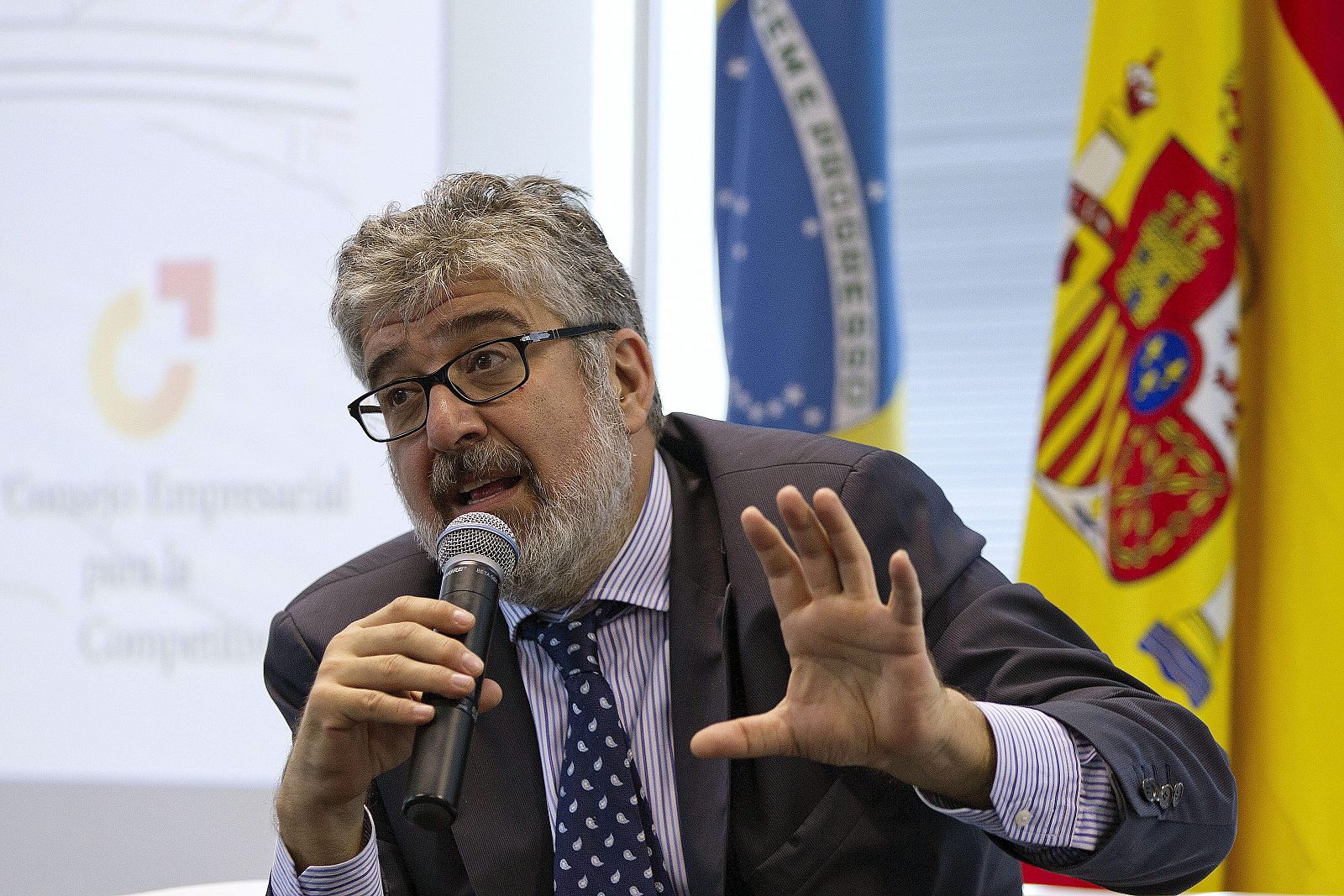 El economista Jefe y Gerente del Departamento de Investigaciones del BID, José Juan Ruiz, habla durante la conferencia "España, un país de Oportunidades" en la sede de la Cámara Oficial Española de Comercio en Brasil