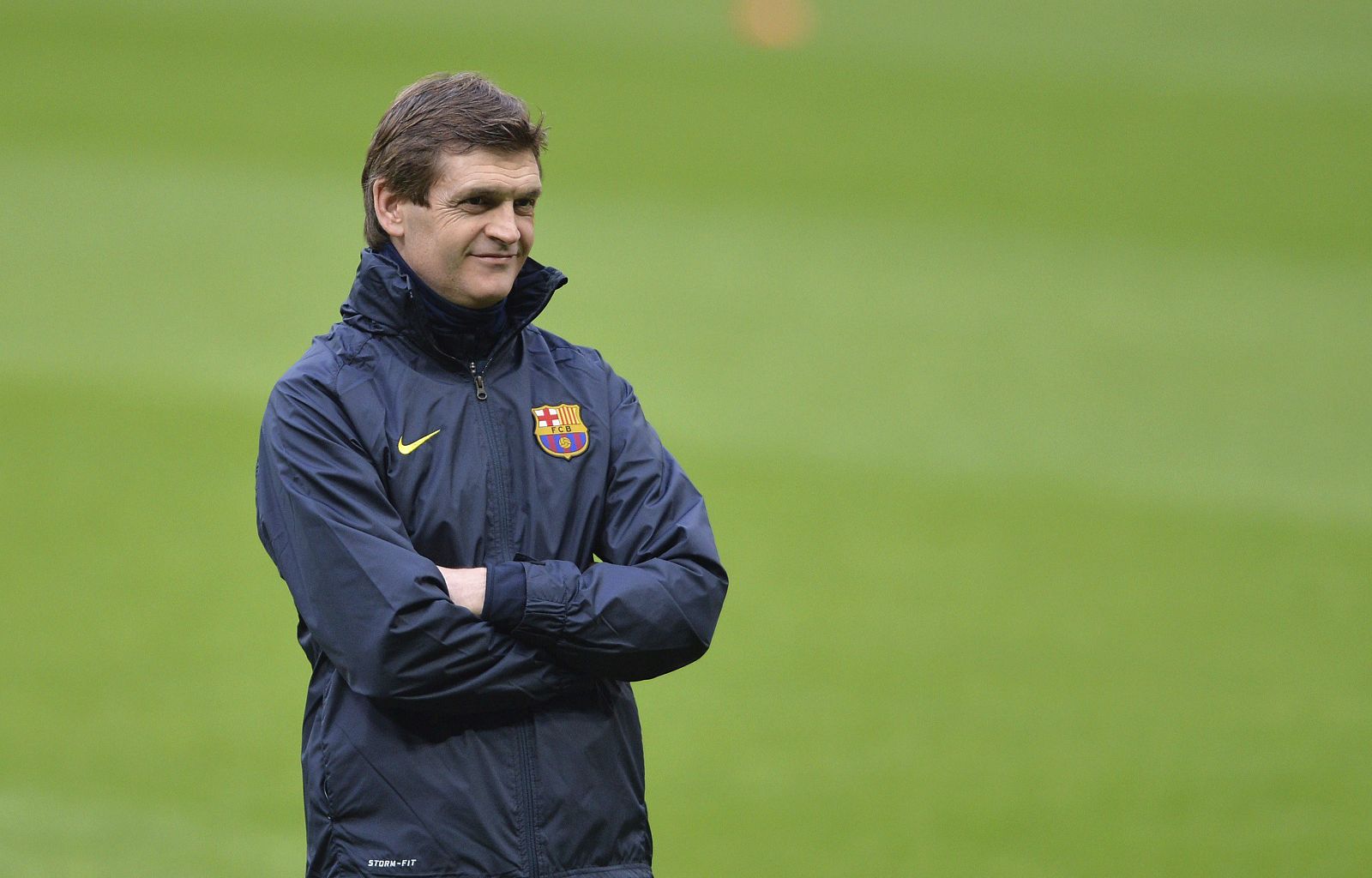 El entrenador del Barcelona, Tito Vilanova, dirige el entrenamiento de su equipo.