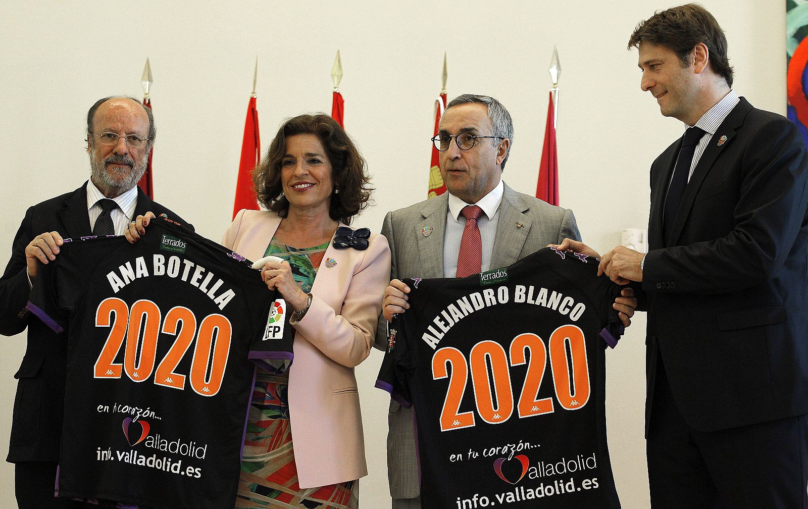 Presentación de la camiseta de apoyo a la candidatura de Madrid 2020 que llevará el Real Valladolid