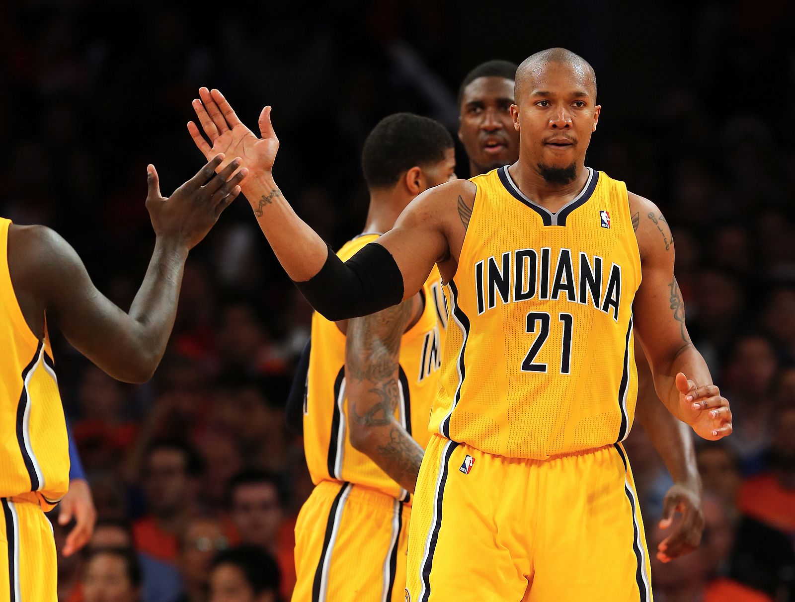 David West, de los Indiana Pacers, celebra la primera victoria ante los Knicks