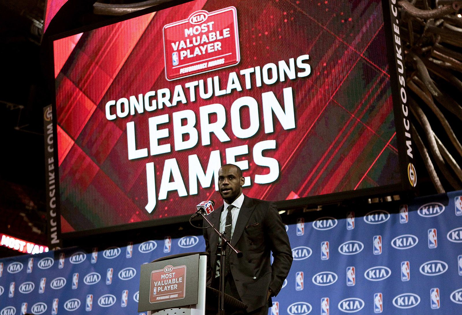 LeBron James, de los Miami Heat, agradece su nombramiento como MVP