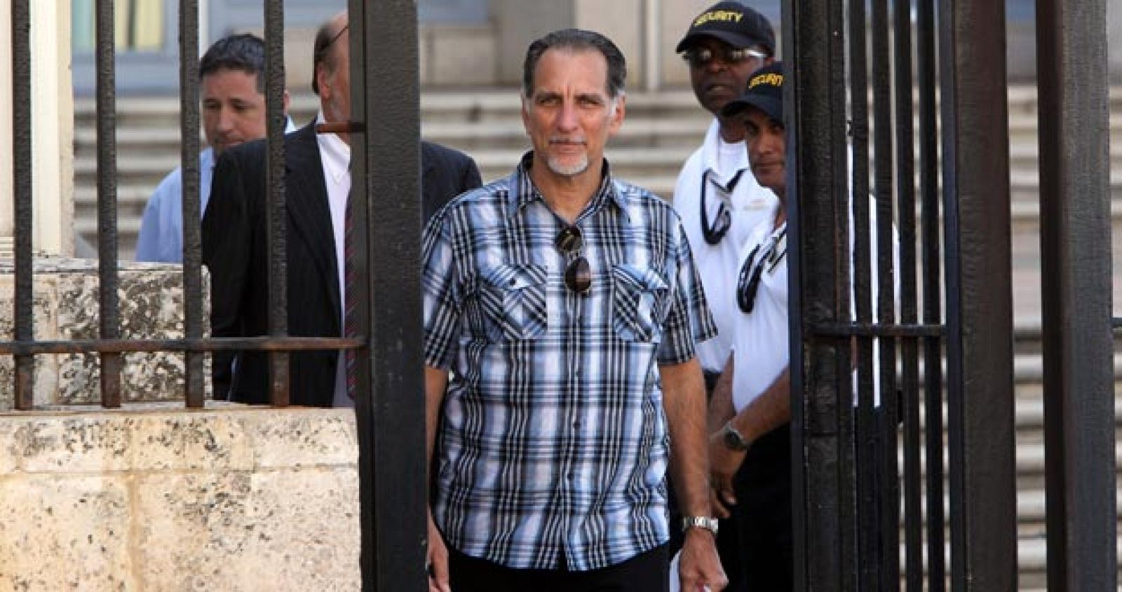 René González, uno de "Los Cinco" condenados por espinoaje en EE.UU., tras presentar su renuncia en La Habana