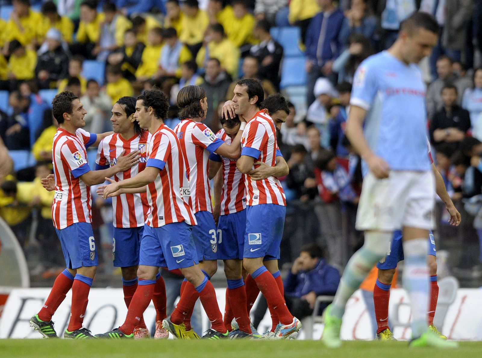Los jugadores del Atlético celebran el segundo gol del equipo rojiblanco en Balaídos.