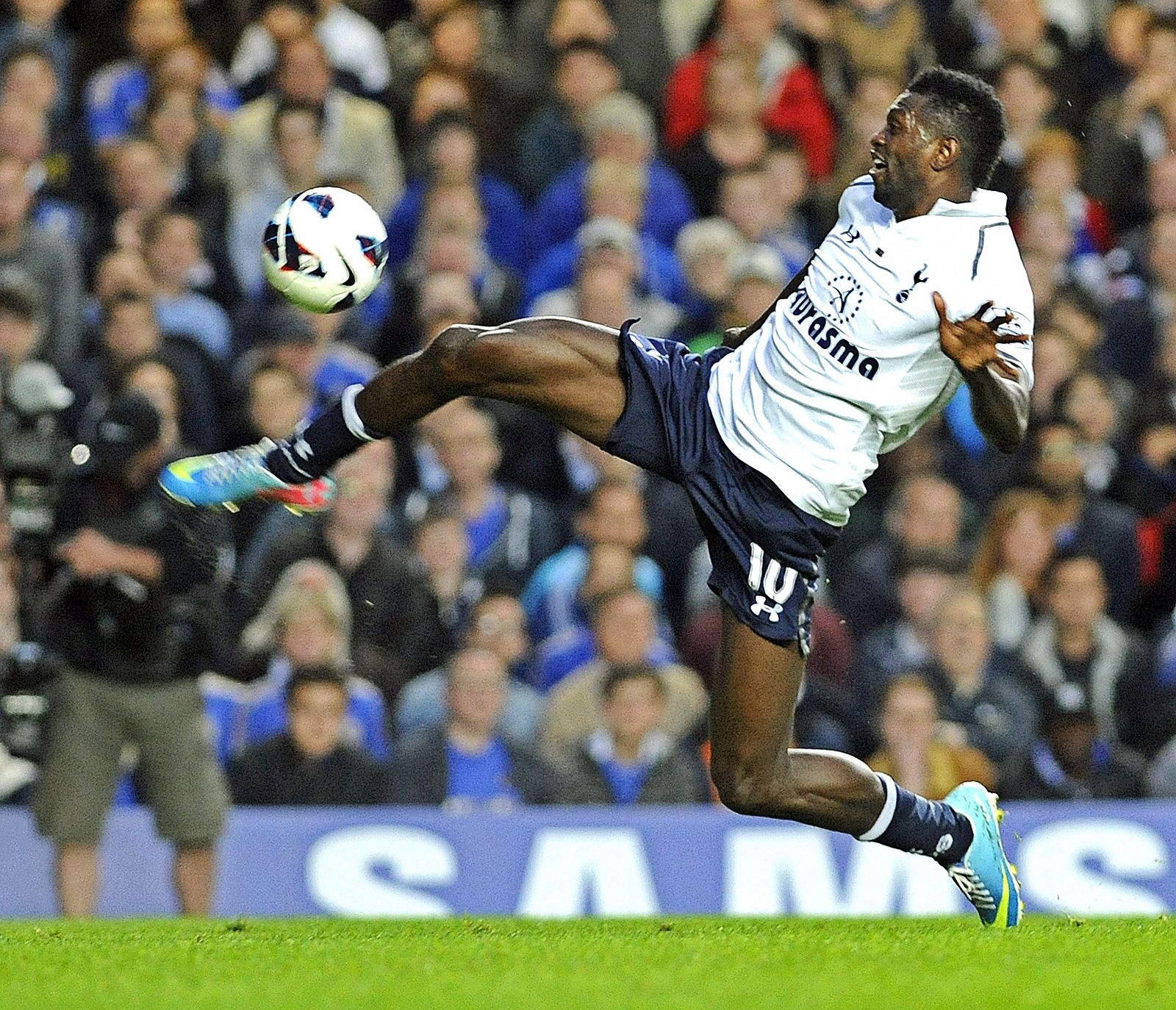 El jugador del Tottenham Hotspur Emmanuel Adebayor.