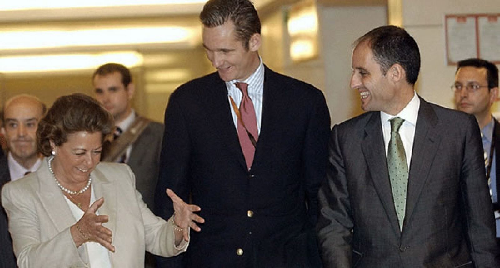 Iñaki Urdangarin con Rita Barberá y Francisco Camps en una foto de archivo.