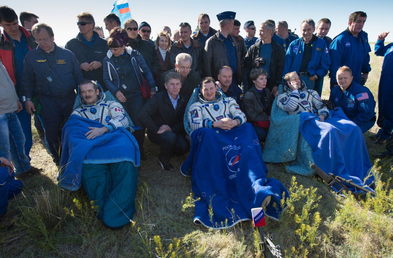 El comandante Chris Hadfield y los ingenieros de vuelo Roman Romanenko y Tom Marshburn a pocos minutos de aterrizar.