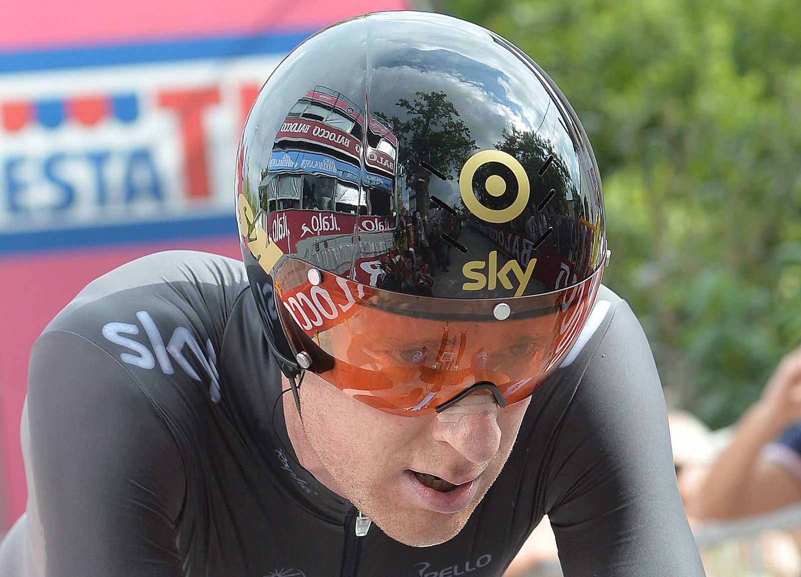 El ciclista británico, Bradley Wiggins, del Sky Procycling, en la crono del Giro 2013