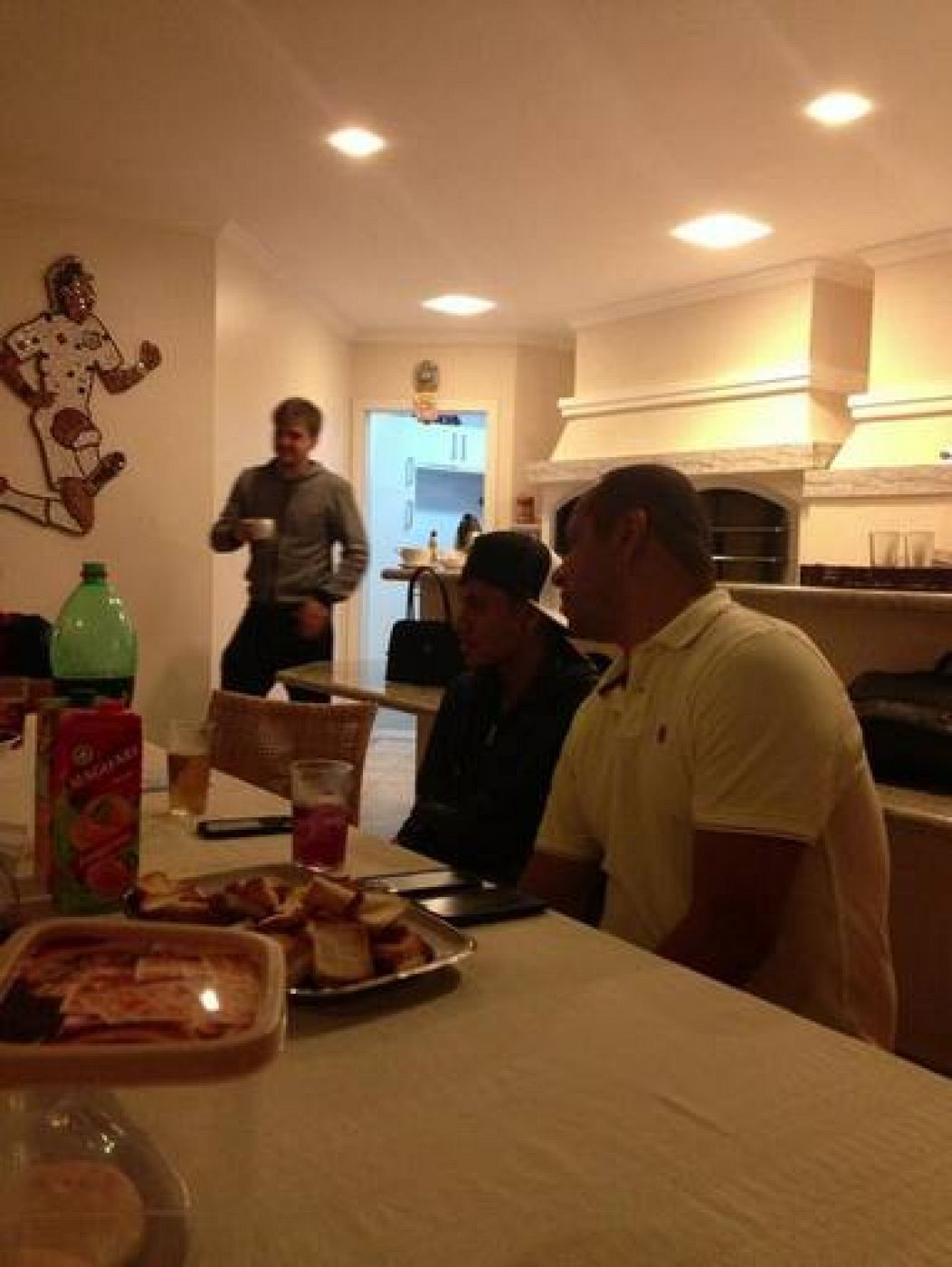 Neymar con su agente y su padre 