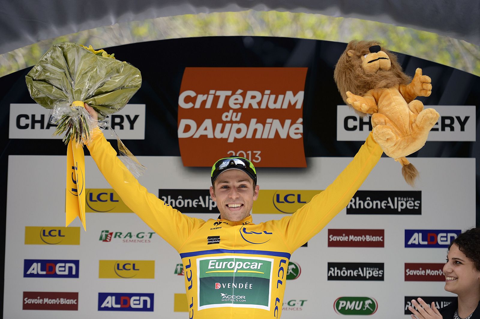 El canadiense David Veilleux celebra su victoria en la primera etapa de la Dauphine Liberé