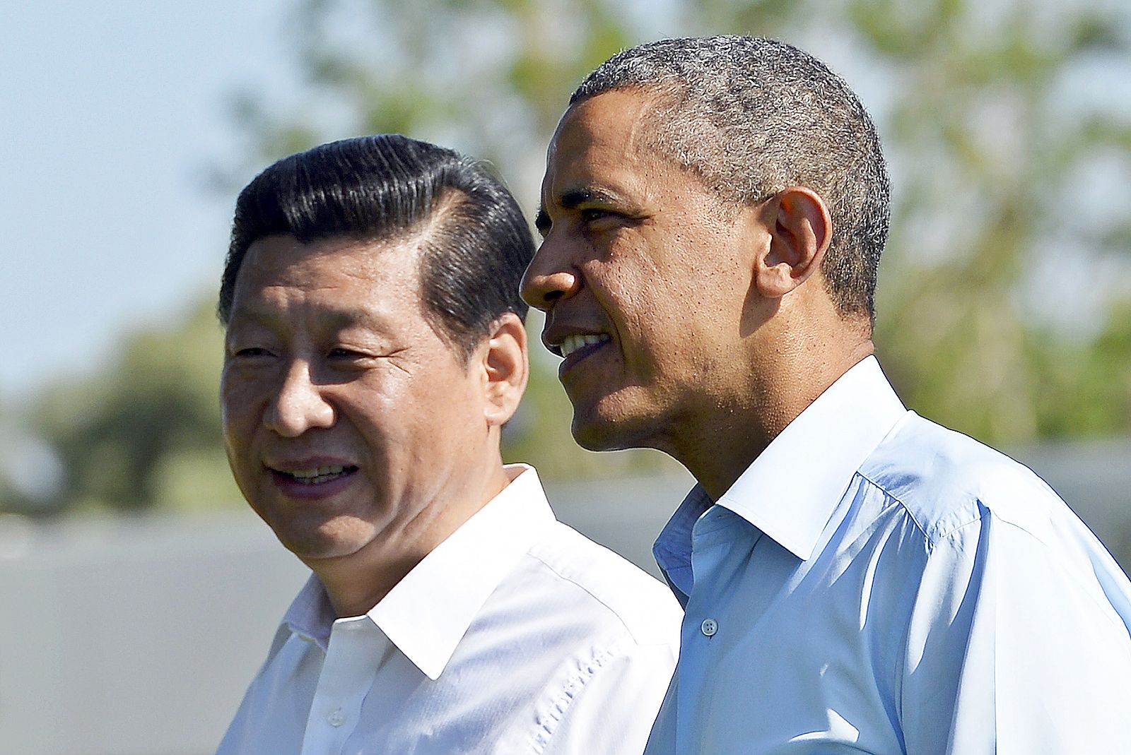 Barack Obama y Xi Jinping pasean juntos durante su encuentro en Rancho Mirage, California