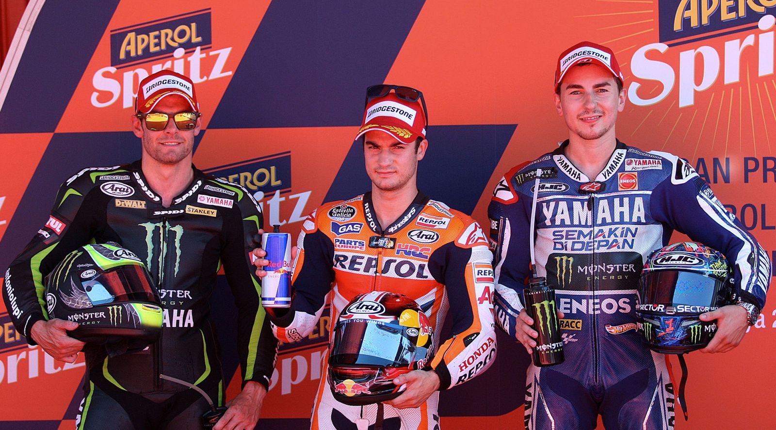 Dani Pedrosa escoltado por Crutchlow y Lorenzo en el podio de Montmeló.