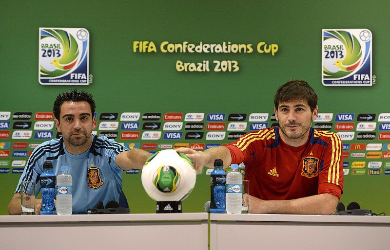 Xavi Hernández e Íker Casillas, en rueda de prensa