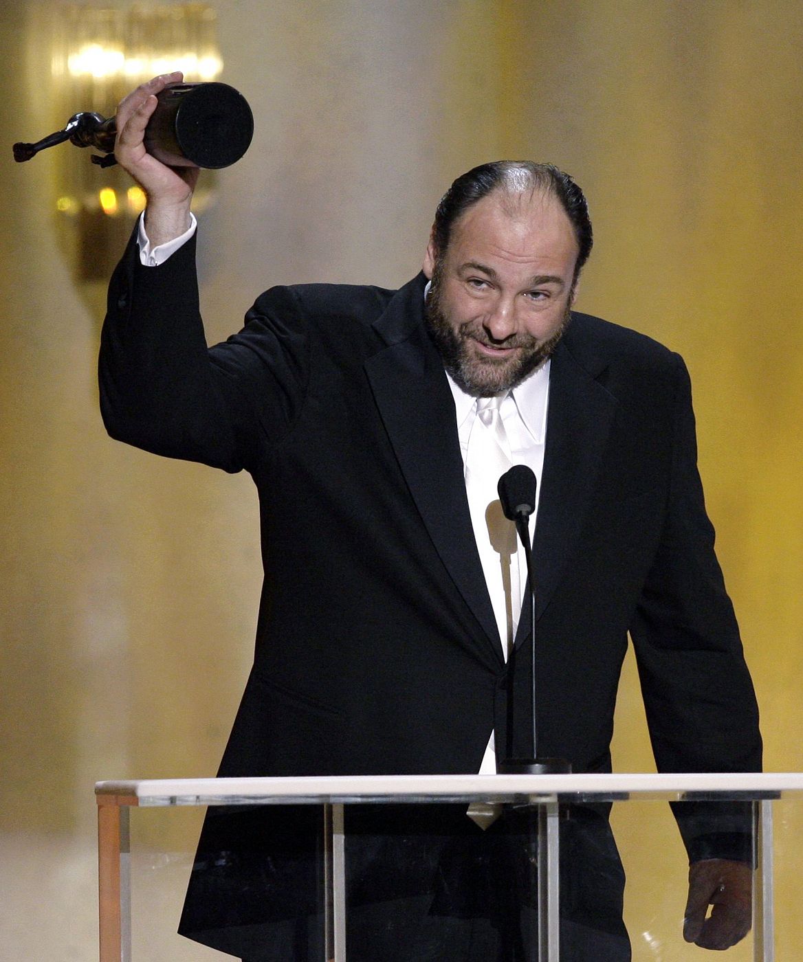 James Gandolfini con su premio a Mejor actor  en los 'Screen Actors Guild Awards'  de 2008.