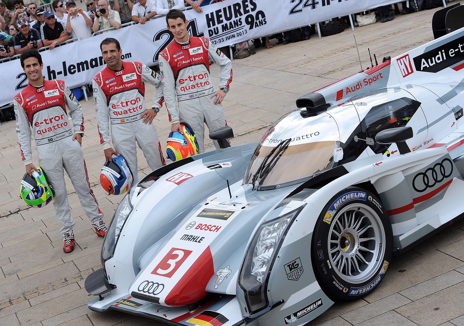 Marc Gené, con sus compañeros de equipo en las 24 horas de Le Mans