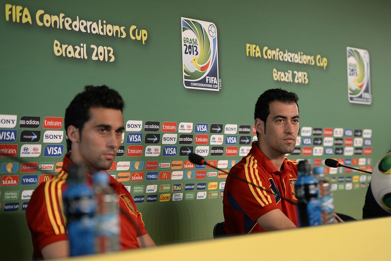 Sergio Busquets y Álvaro Arbeloa, en rueda de prensa