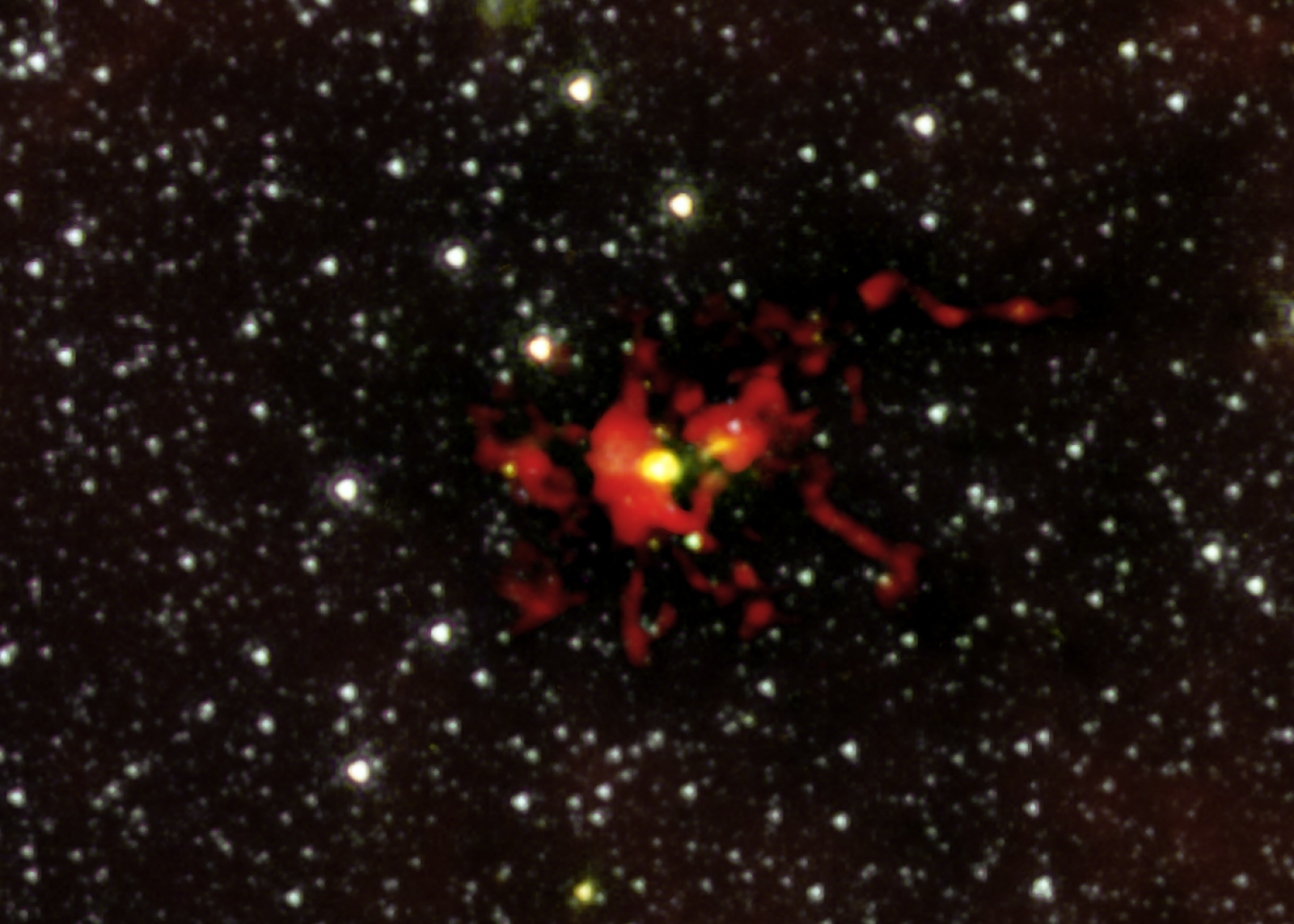 La burbuja amarilla del centro de la imagen es el embrión de estrella gigante.