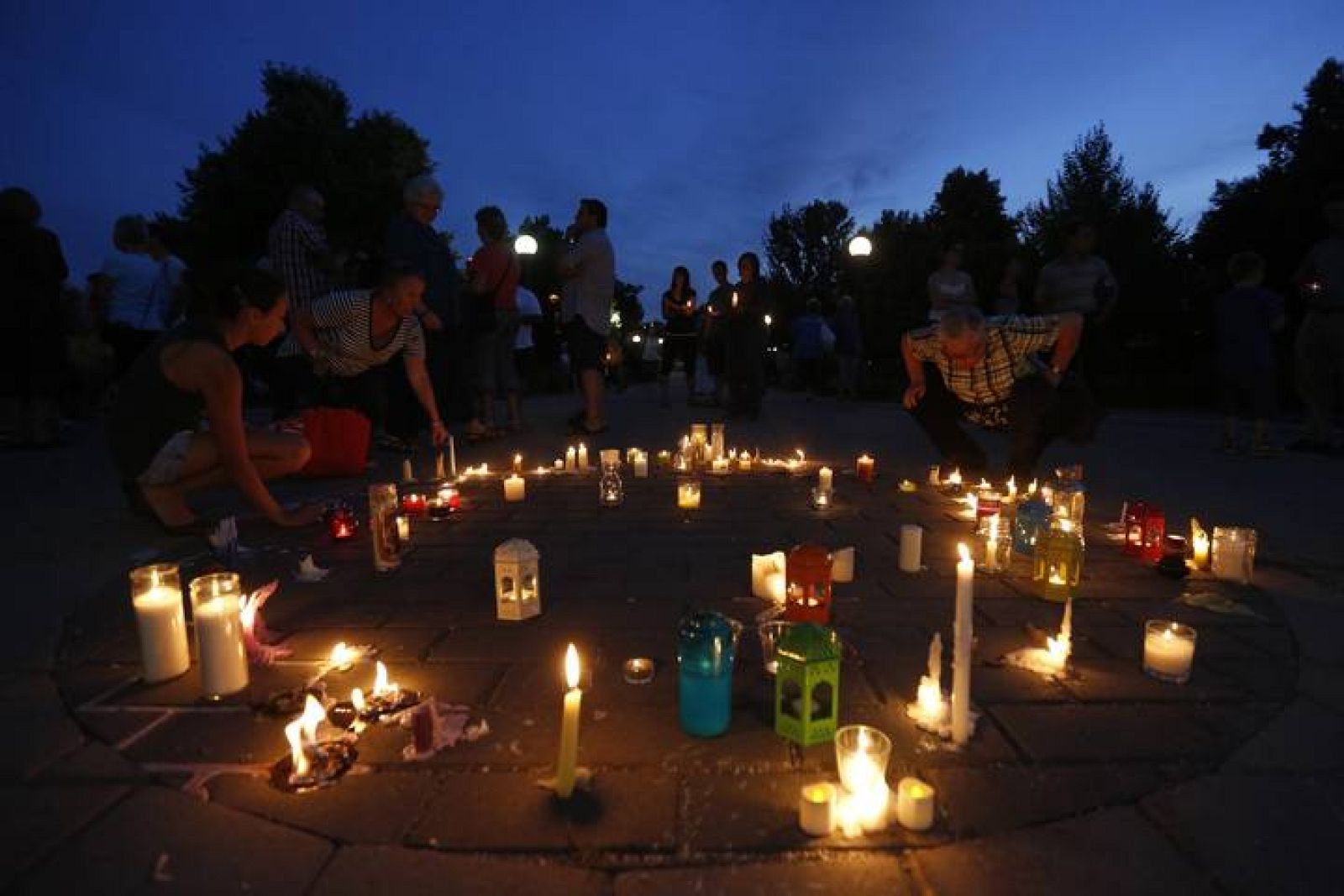  Los habitantes de la ciudad de Gatineau, en la provincia canadiense de Quebec, participan en una vigilia por las víctimas del desastre ferroviario de Lac-Megantic.