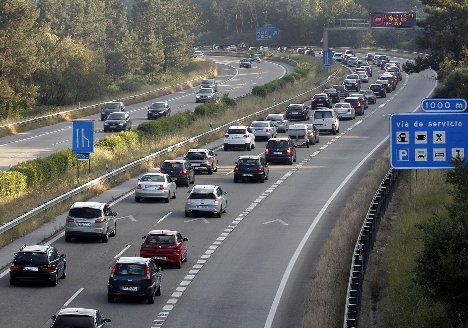 La autopista A-8 a la entrada de Oviedo