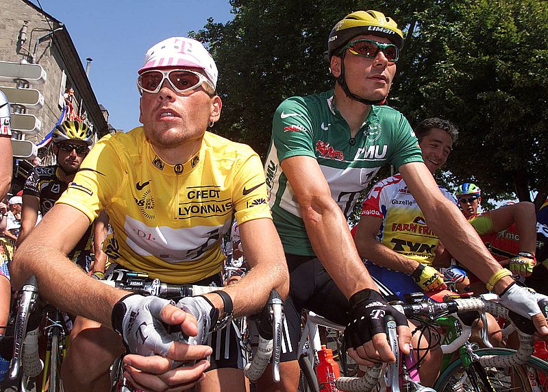 Fotografía de archivo de Jan Ulrich, a la izquierda, y Erik Zabel, derecha, compañeros en el Telekom