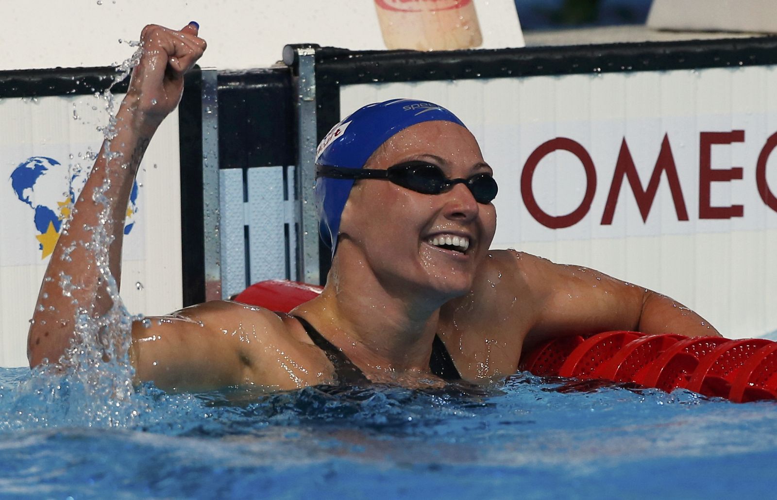 Melani Costa celebra su pase a la final de 200 libre.