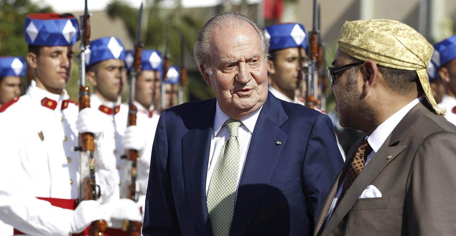 El rey Juan Carlos acompañado del rey Mohamed VI en el viaje del monarca español a Marruecos en este mes de julio.