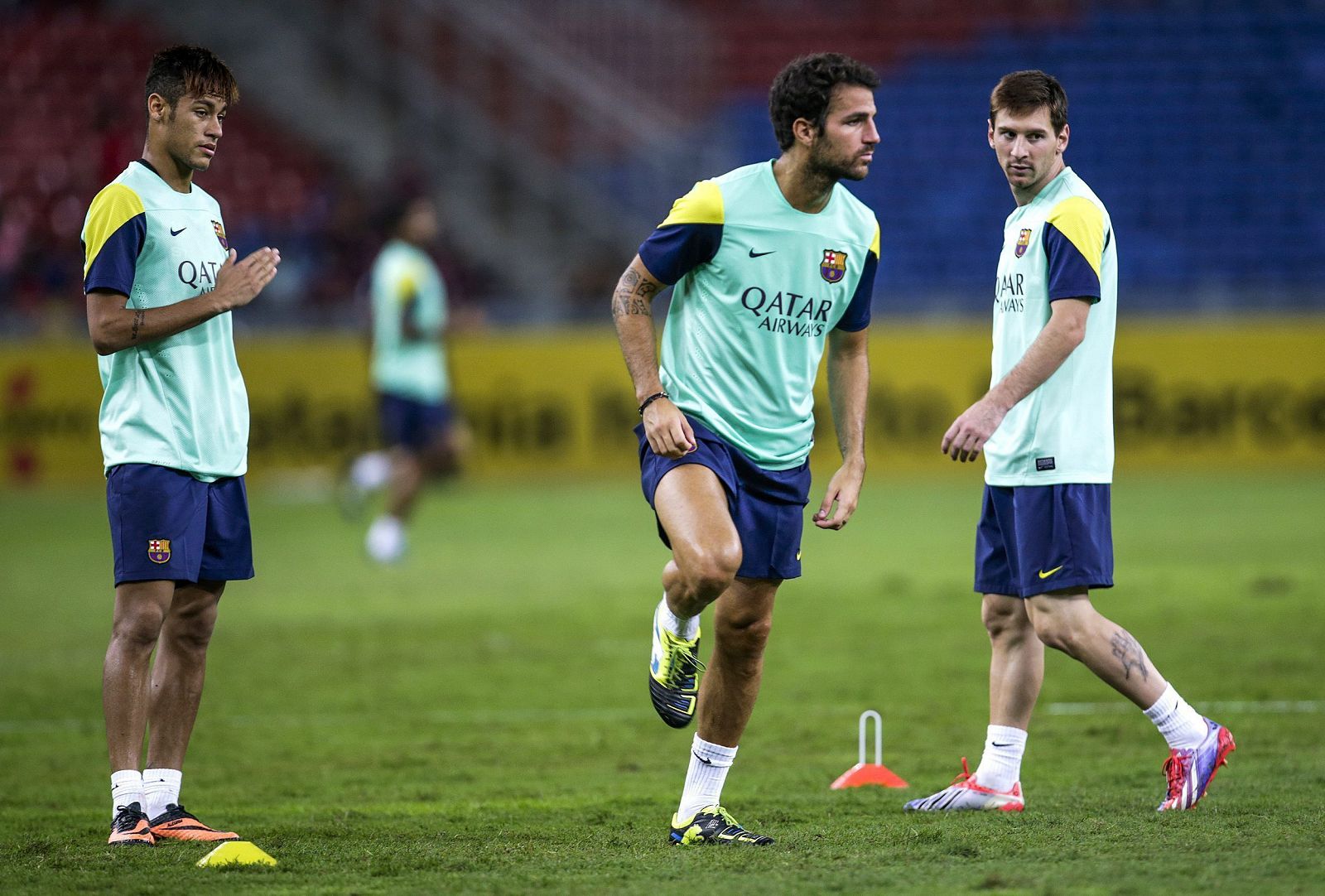 El nuevo delantero brasileño del FC Barcelona Neymar, el centrocampista Cesc Fábregas y el delantero argentino Lionel Messi.