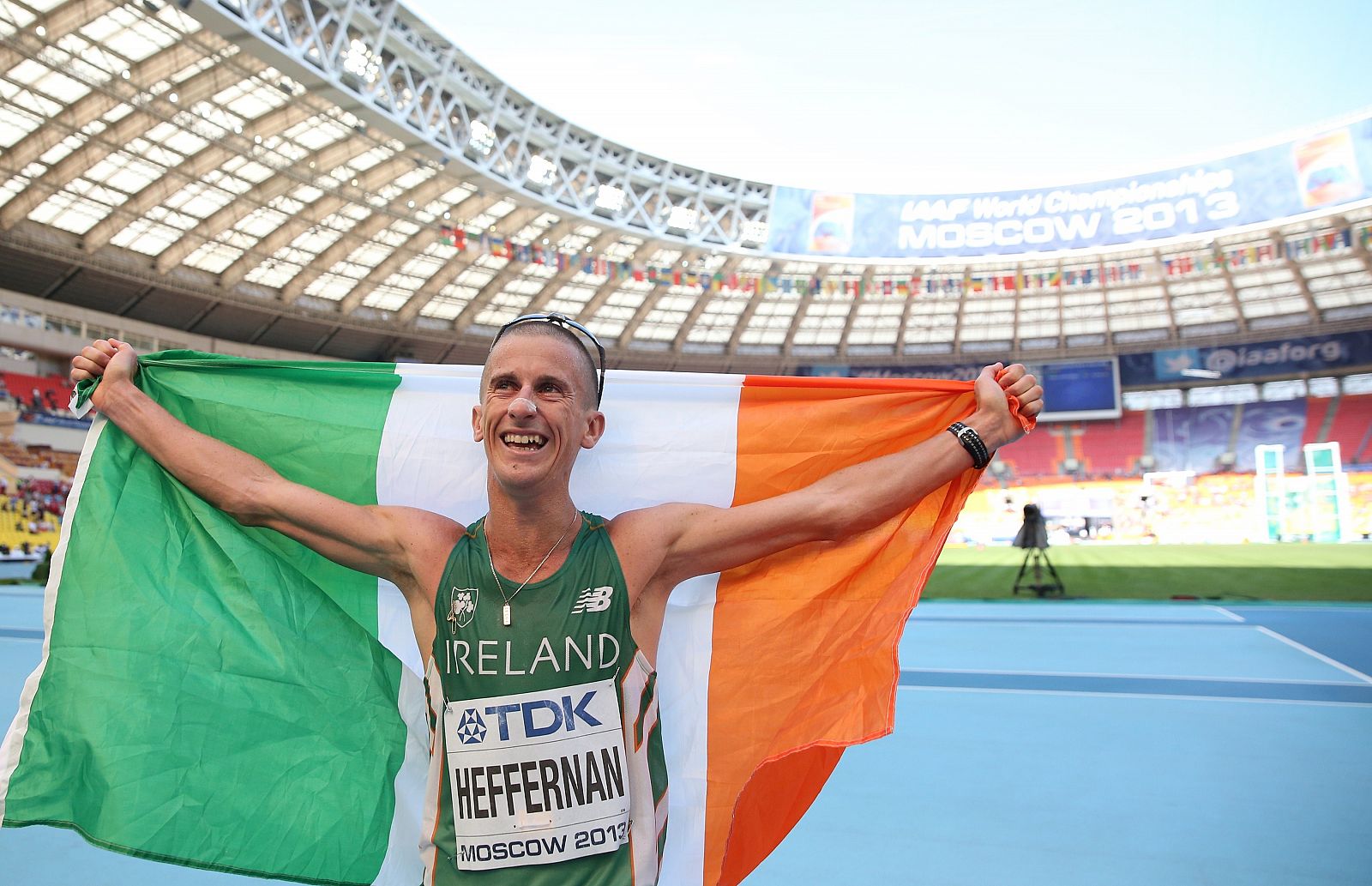 El irlandés Robert Heffernan celebra su victoria en la prueba de los 50km. Marcha.