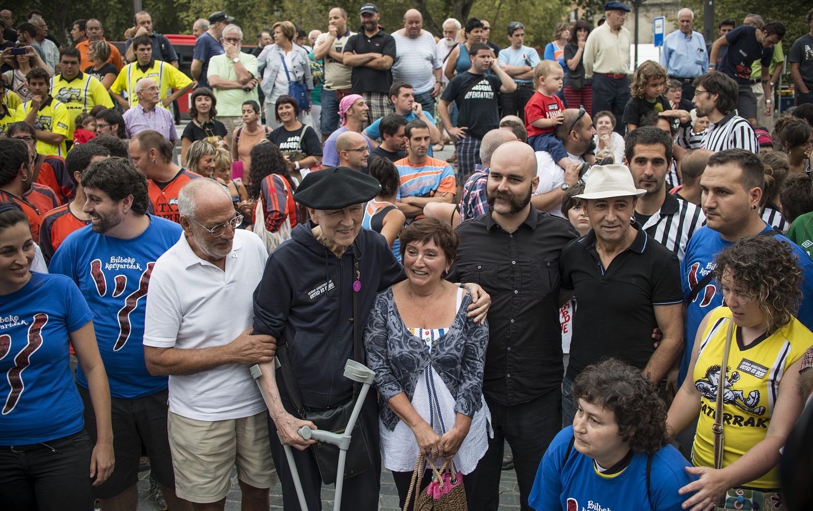 SUSPENSIÓN JONE ARTOLA COMO TXUPINERA DE FIESTAS BILBAO