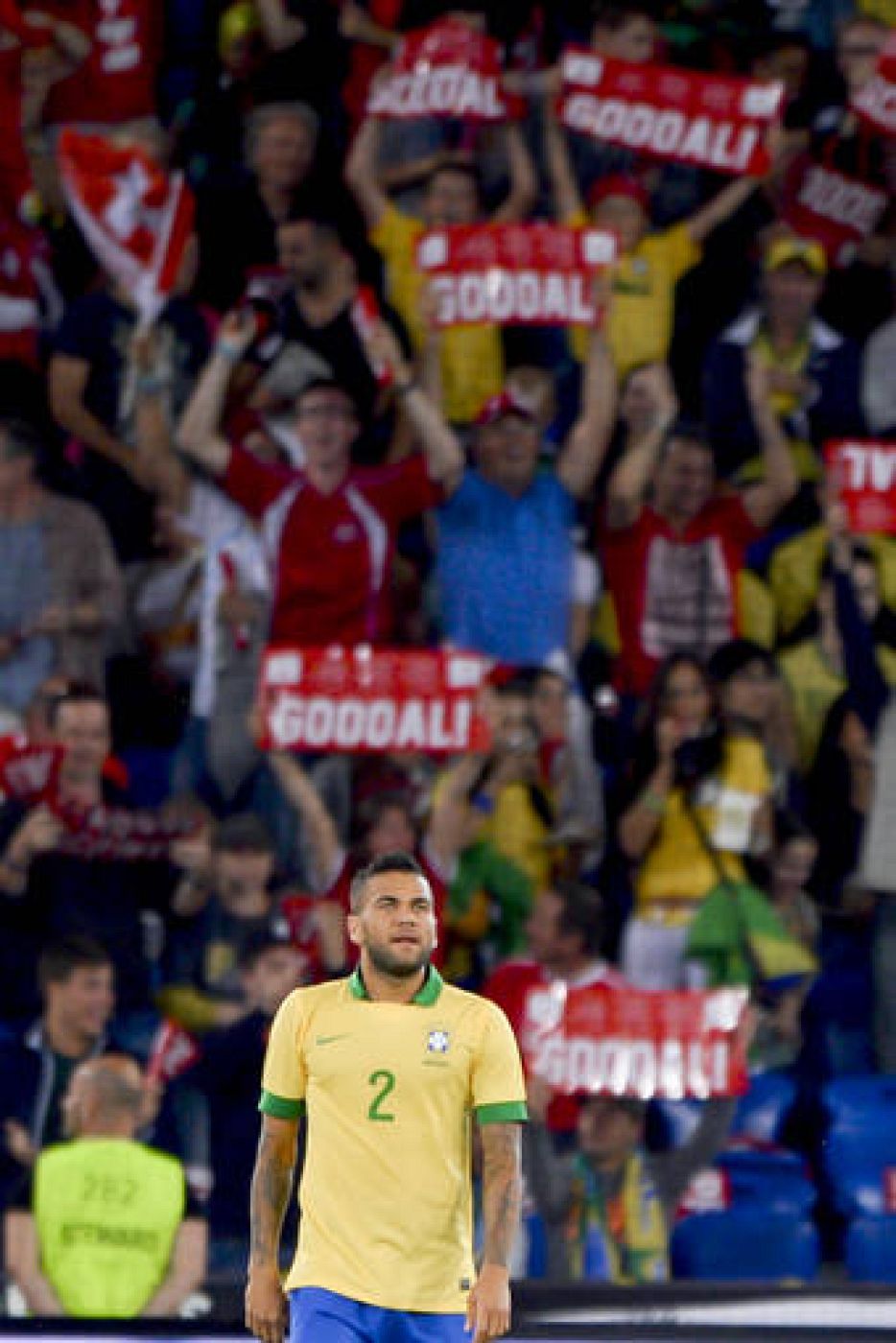 Alves, tras anotarse el gol en propia puerta.