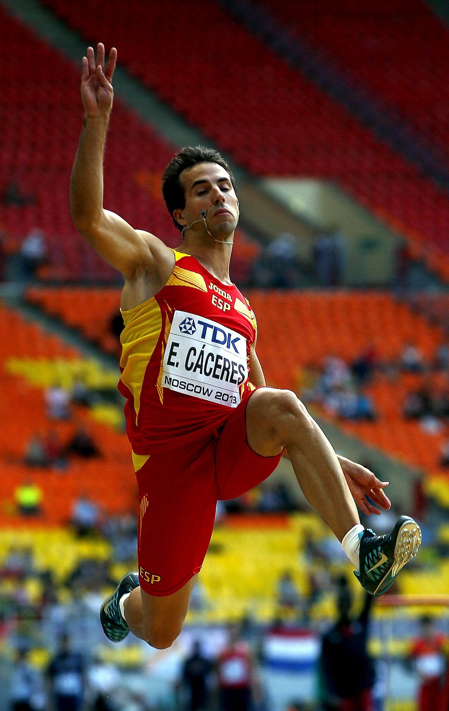 El atleta español Eusebio Cáceres buscará la medalla en la final de salto de longitud.